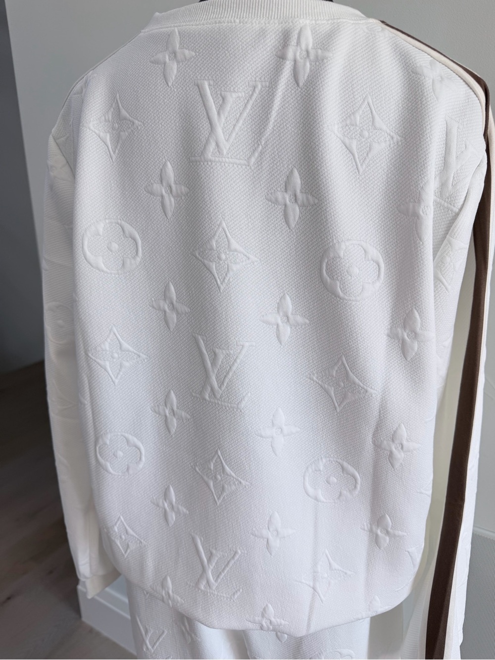 LV Women's White Logo Embossed Sweatshirt & Track Pants Set size M - Picture 7 of 10